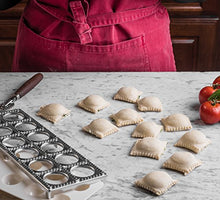Load image into Gallery viewer, Bellemain Large Ravioli Maker